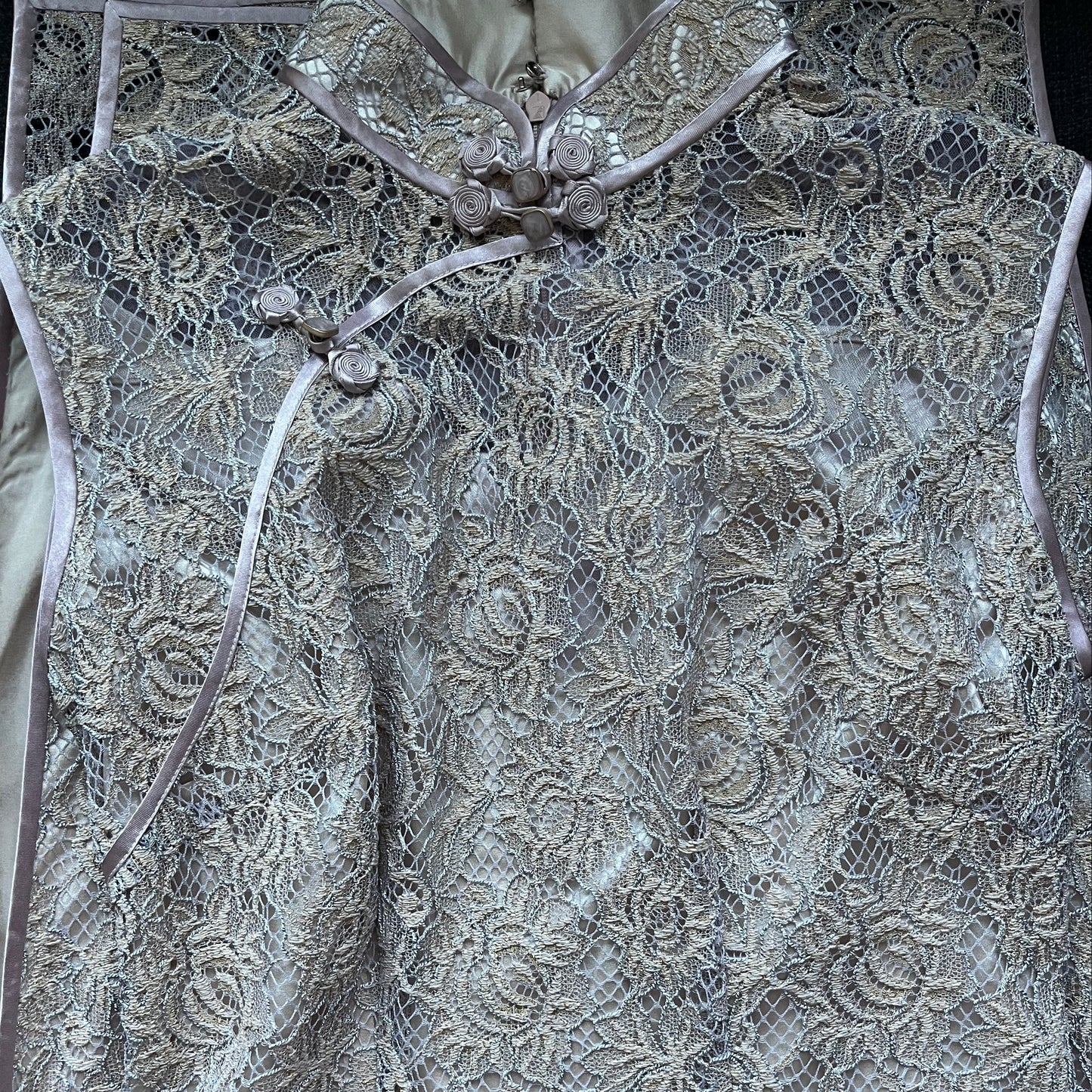 sleeveless long length cheongsam